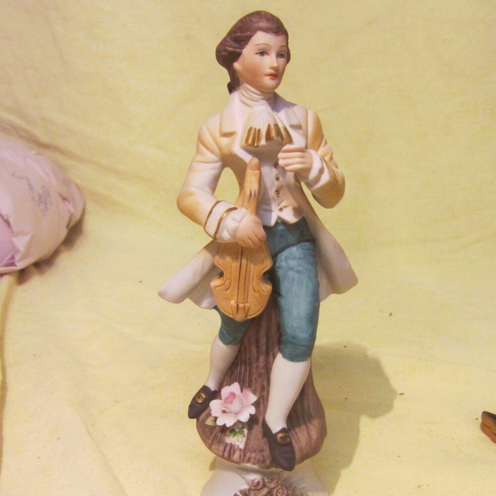 VTG CAPO PORCELAIN BISQUE FIGURINE COLONIAL DRESSED MAN W/VIOLIN